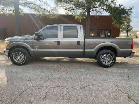 Used 2011 Ford F250 XLT w/ Advanced Security Group image 2