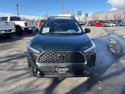 Used 2025 Toyota Corolla Cross XLE image 3