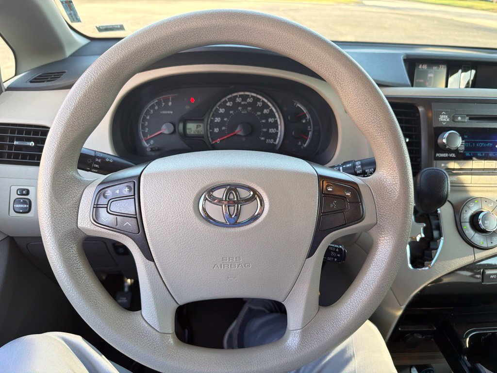 Used 2012 Toyota Sienna LE w/ Towing Pkg AWD/4WD image 10