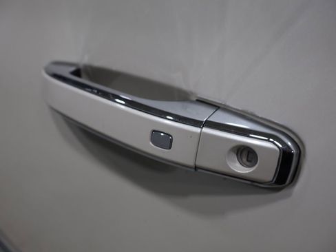 Used 2015 GMC Yukon XL Denali w/ Touring Package image 16