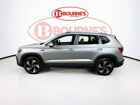 Used 2023 Volkswagen Taos SE w/ Panoramic Sunroof Package AWD/4WD image 8