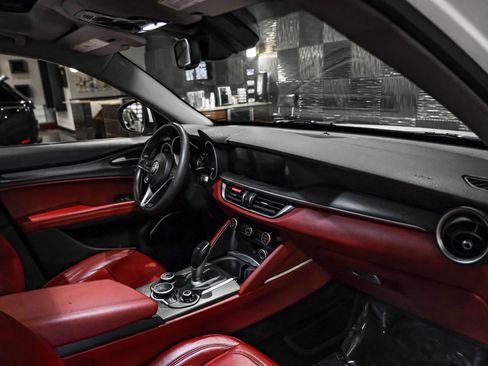 Used 2019 Alfa Romeo Stelvio Ti image 11