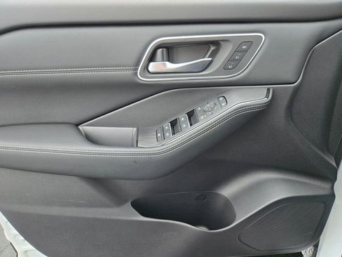 New 2026 Nissan Rogue Platinum image 11