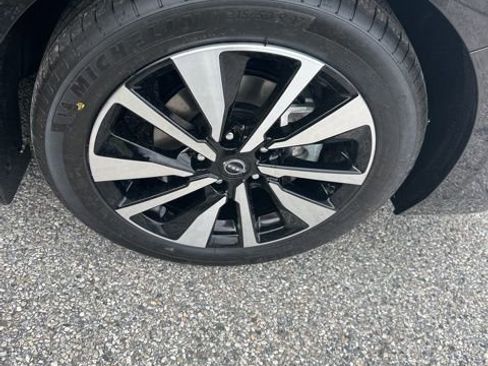 New 2025 Nissan Sentra SV w/ SV Premium Package image 11