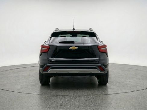 Used 2025 Chevrolet Trax LT FWD image 7
