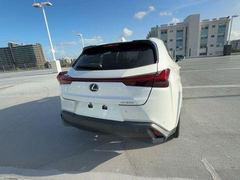 Certified 2022 Lexus UX 200 w/ Premium Package FWD image 7