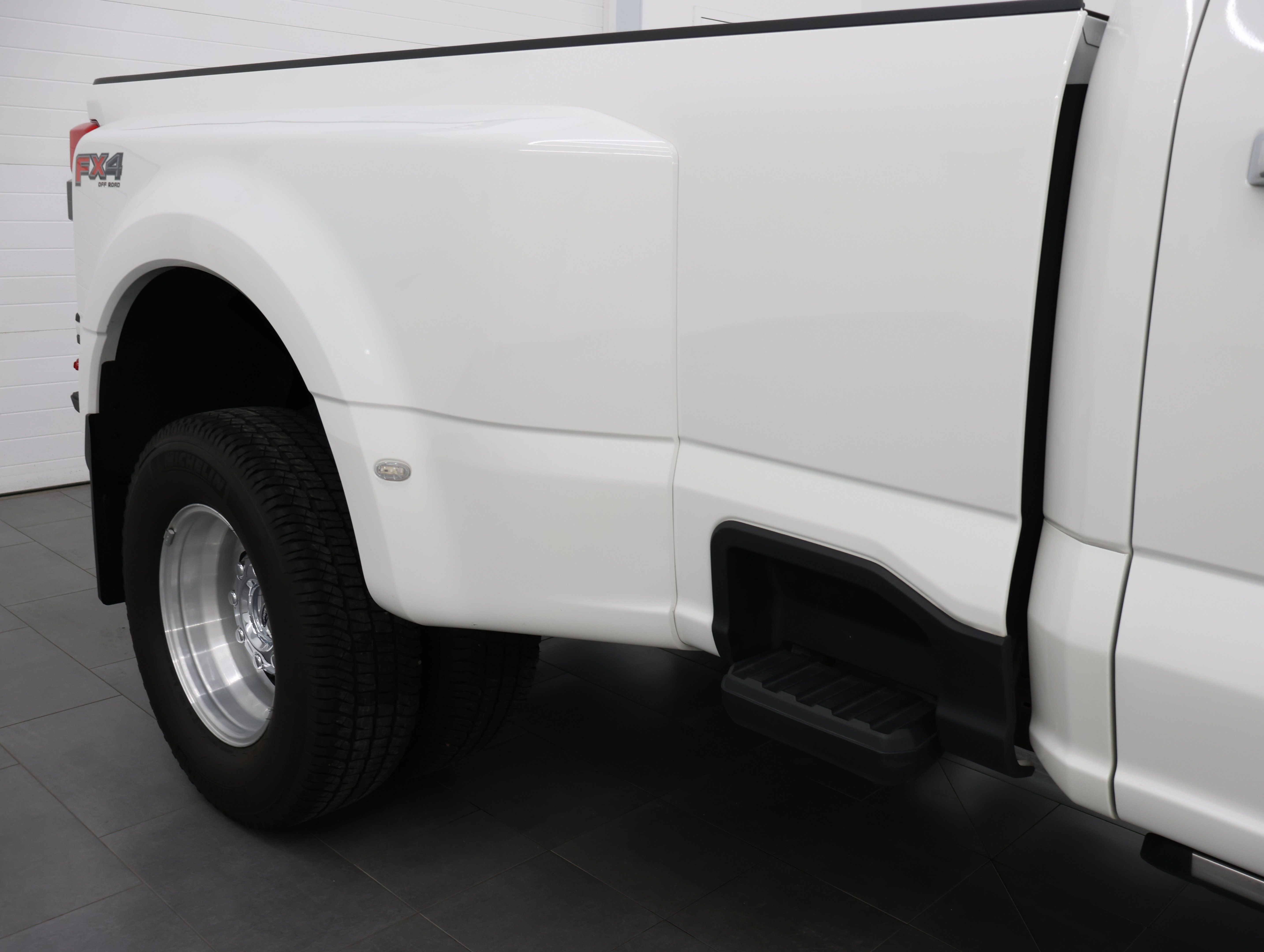 Used 2024 Ford F350 Limited w/ FX4 Off-Road Package AWD/4WD image 31