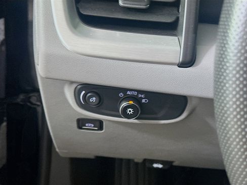 Used 2024 GMC Terrain SLE image 16