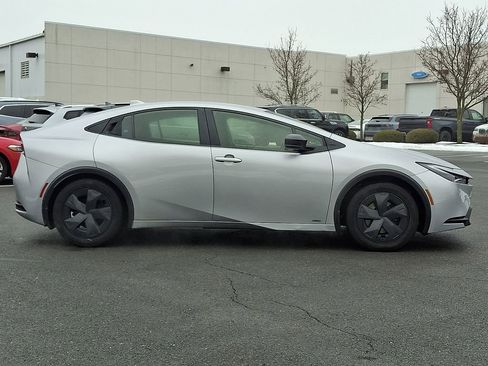 Used 2023 Toyota Prius LE image 10