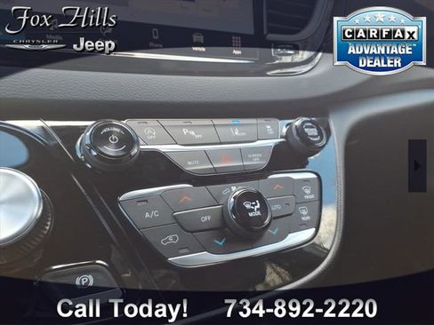 Certified 2026 Chrysler Pacifica Select FWD image 23