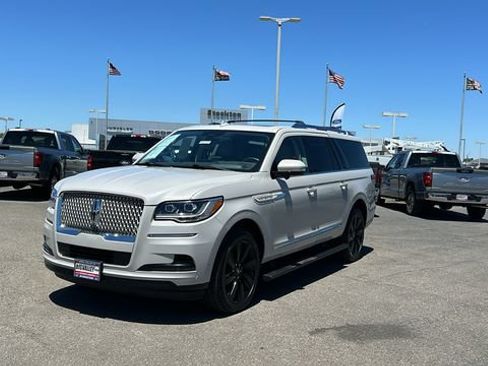 Used 2023 Lincoln Navigator L Reserve AWD/4WD image 8