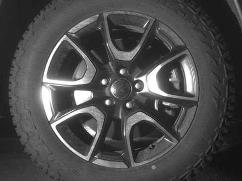 Used 2025 Jeep Compass Trailhawk image 13