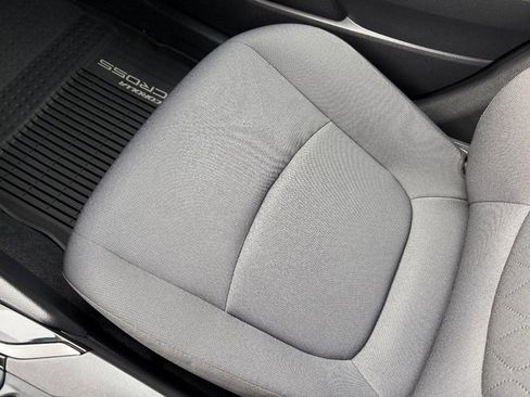 Used 2025 Toyota Corolla Cross LE image 26