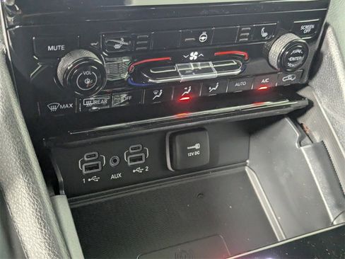 New 2025 Jeep Grand Cherokee Altitude image 24