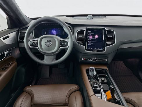 Used 2024 Volvo XC90 T8 Ultimate w/ Lounge Package image 24