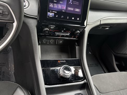 Used 2024 Jeep Grand Cherokee Altitude AWD/4WD image 18
