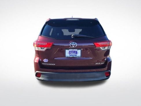 Used 2019 Toyota Highlander XLE image 24