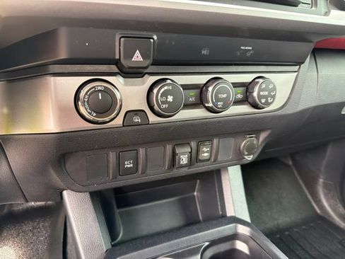 Used 2019 Toyota Tacoma SR5 AWD/4WD image 19
