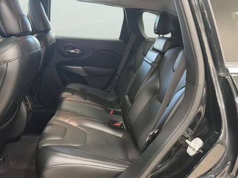 Used 2019 Jeep Cherokee Limited AWD/4WD image 13