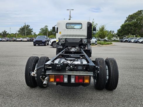 New 2025 Chevrolet Low Cab Forward image 5