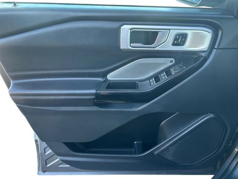 Used 2021 Ford Explorer Platinum w/ Equipment Group 601A image 18