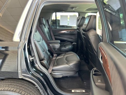 Used 2017 Cadillac Escalade Luxury AWD/4WD image 52