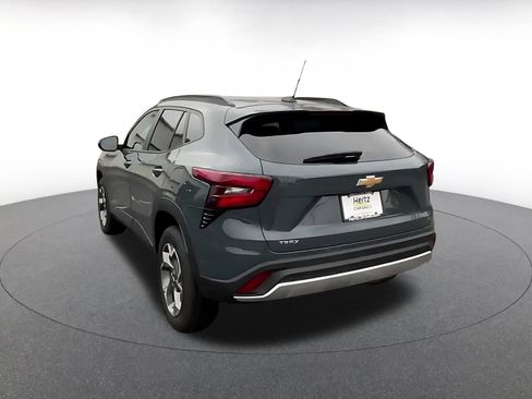 Used 2025 Chevrolet Trax LT image 11