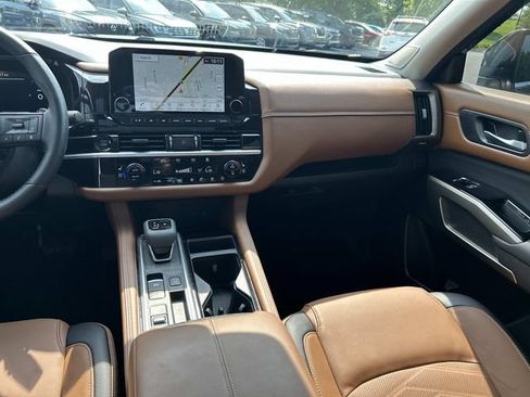 Used 2025 Nissan Pathfinder Platinum w/ Cargo Package FWD image 18