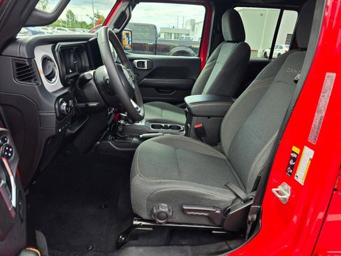 Used 2024 Jeep Wrangler Unlimited Sahara image 24