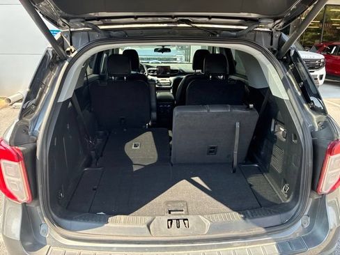 Used 2022 Ford Explorer XLT w/ Equipment Group 202A AWD/4WD image 9