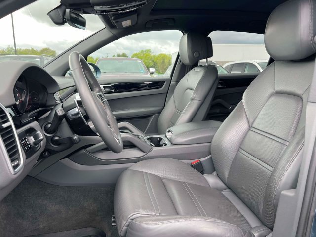 Used 2020 Porsche Cayenne AWD/4WD image 31