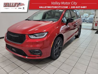 New 2026 Chrysler Pacifica Select w/ S Appearance Package