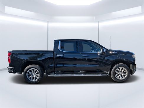 Used 2022 Chevrolet Silverado 1500 High Country w/ Z71 Off-Road Package image 2