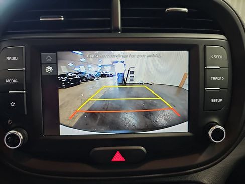 Certified 2025 Kia Soul LX w/ LX Technology Package FWD image 22