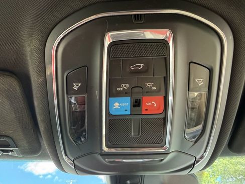 Used 2023 Jeep Grand Cherokee Limited AWD/4WD image 32