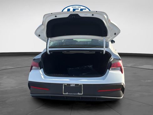 New 2026 Hyundai Elantra SE image 17