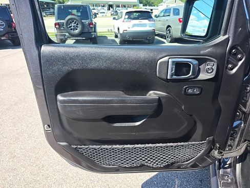 Certified 2023 Jeep Gladiator Willys image 18