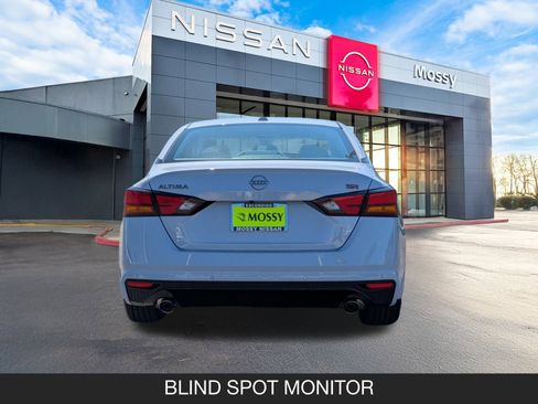 New 2025 Nissan Altima 2.5 SR image 9