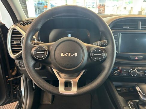 Used 2023 Kia Soul LX FWD image 17