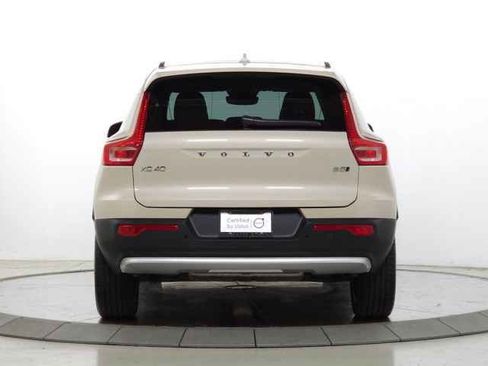 Used 2025 Volvo XC40 B5 Plus image 7