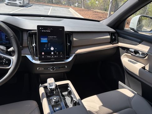 Certified 2025 Volvo XC90 B5 Plus image 32