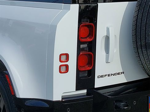 Used 2024 Land Rover Defender 90 X-Dynamic SE image 35