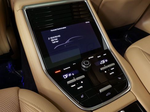 Used 2021 Porsche Panamera 4 image 38