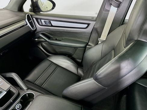 Used 2023 Porsche Cayenne AWD/4WD image 25