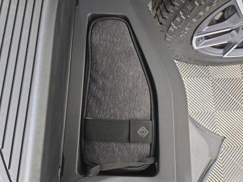 Used 2022 Rivian R1T Launch Edition image 32