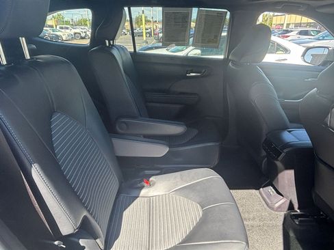 Used 2025 Toyota Highlander XSE AWD/4WD image 23