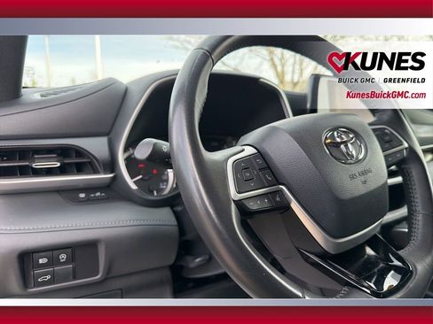Used 2024 Toyota Highlander XSE AWD/4WD image 18