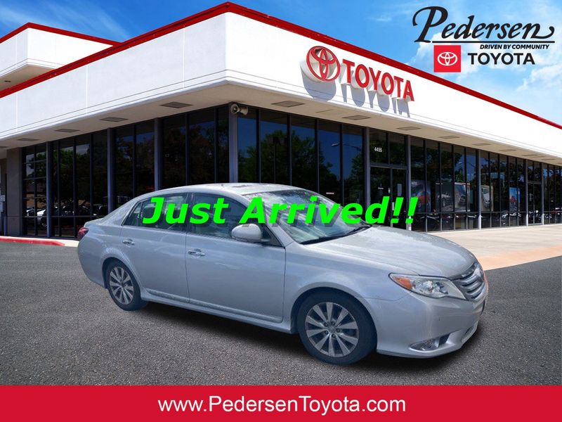 Used 2011 Toyota Avalon Limited image 1