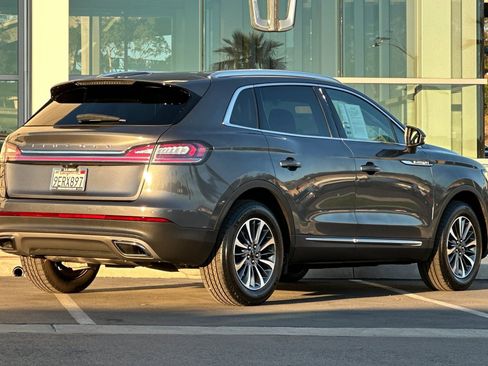 Used 2022 Lincoln Nautilus FWD w/ Premium Package image 3