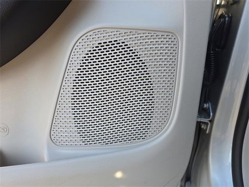 Certified 2024 Chrysler Pacifica Touring-L image 15